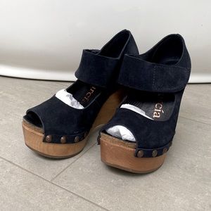 Pedro Garcia’s wooden platform